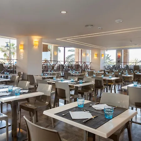 Palmeras Affiliated By Fergus Hotel