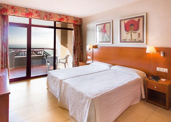 Palmeras Affiliated By Fergus Fuengirola