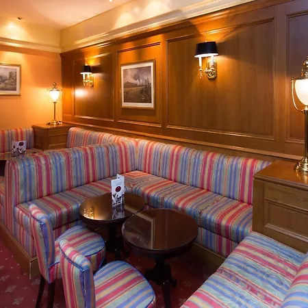 Palmeras Affiliated By Fergus 酒店 4*